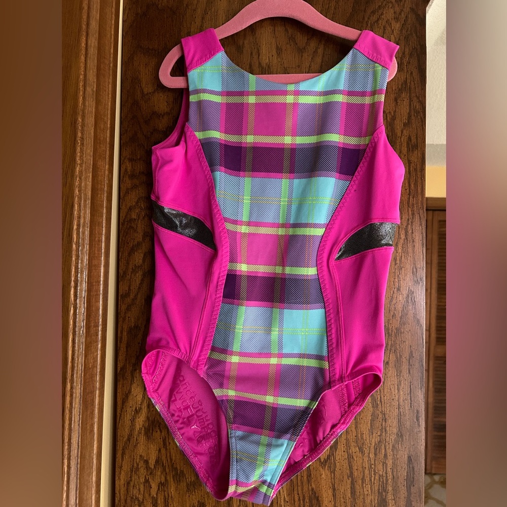 Ivivva chalk a to me power pink gymnastic/dance bodysuit